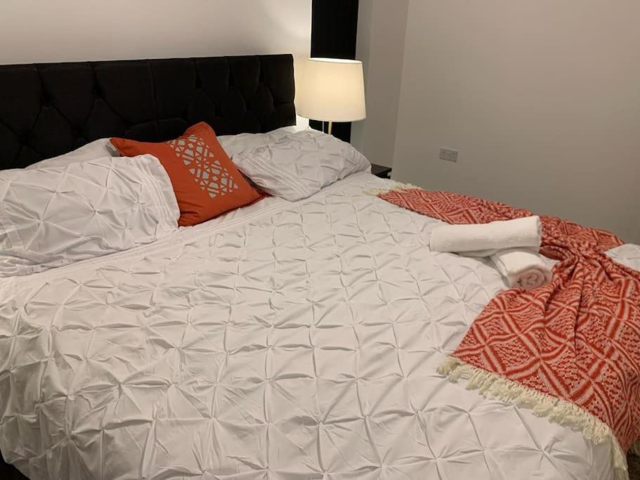 Brand New Entire 4 Bed House Multiple Free Parking Early Check-In Late Check- Out Allowed South Ockendon Exterior photo
